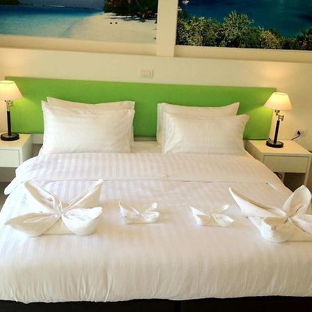 Armoni Patong Beach Hotel Exterior foto