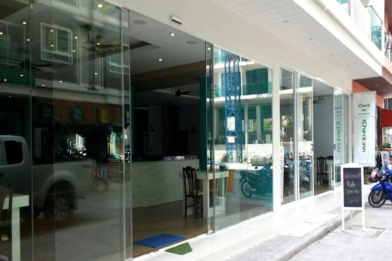 Armoni Patong Beach Hotel Exterior foto